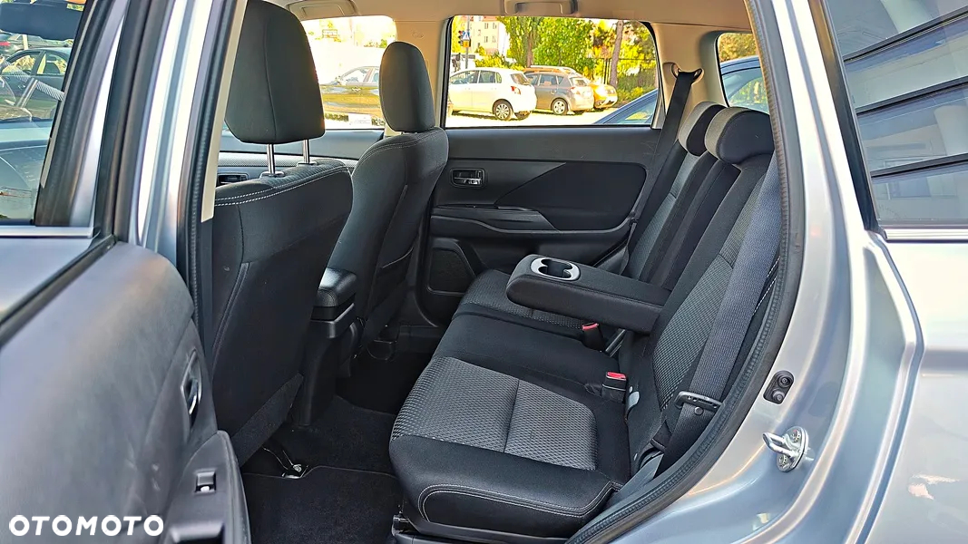 Mitsubishi Outlander - 25