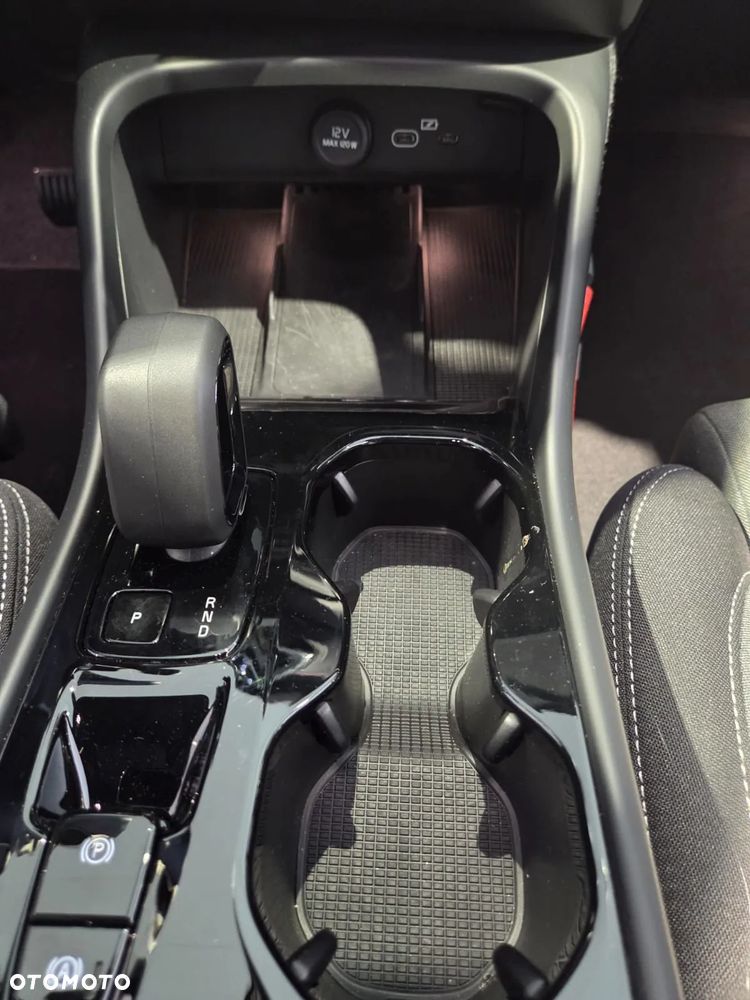 Volvo XC 40 B4 Plus Black Edition - 29