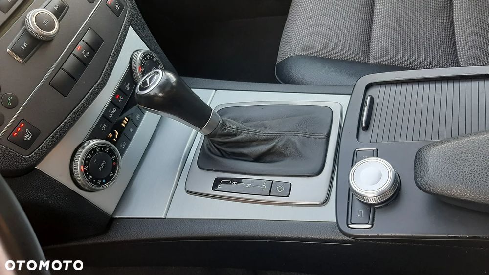 Mercedes-Benz Klasa C 180 T BlueEFFICIENCY 7G-TRONIC Avantgarde - 24