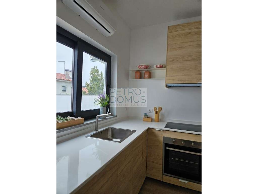 MORADIA NOVA COM TERRAÇO EM MELO - Grande imagem: 5/25