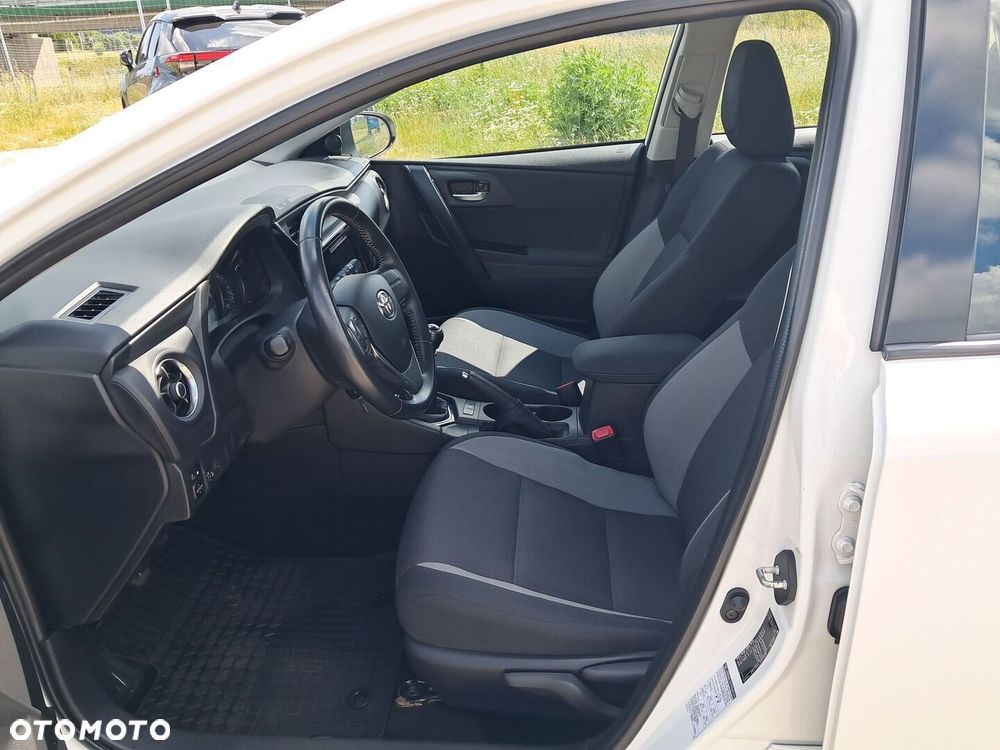 Toyota Auris - 13