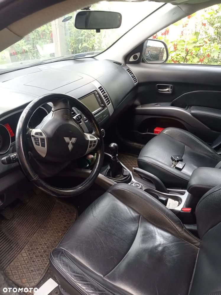 Mitsubishi Outlander 2.0 DID Instyle NAVI - 5