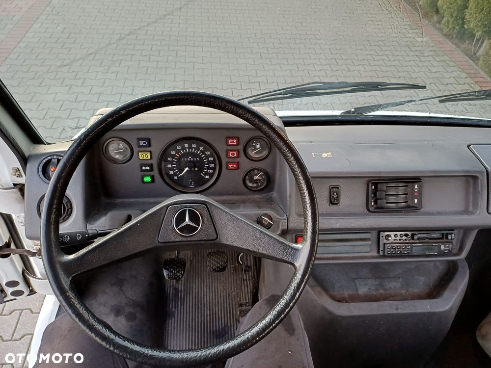 Mercedes-Benz 310D - 7