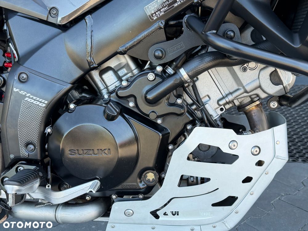 Suzuki V-STROM - 16