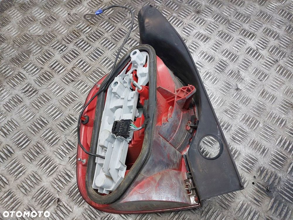 LAMPA PRAWY TYŁ + WKŁAD LAMPY PRAWY TYŁ RENAULT MODUS I - 6