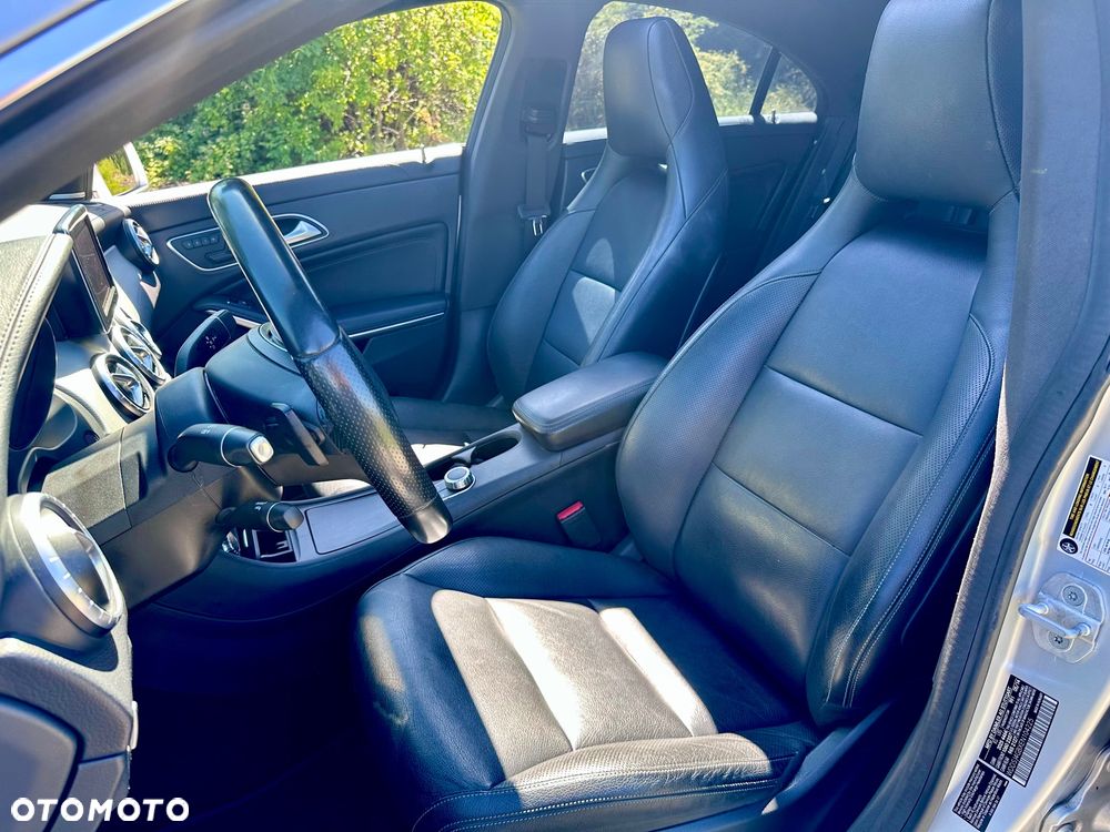 Mercedes-Benz CLA 250 4Matic 7G-DCT AMG Line - 14