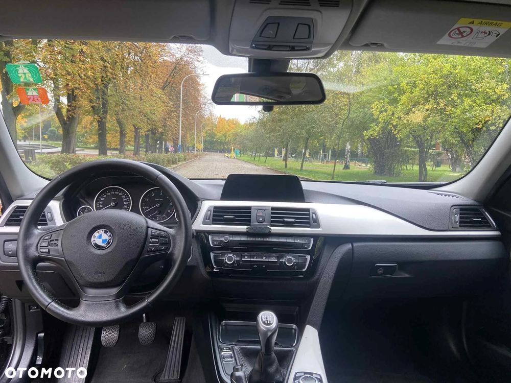 BMW Seria 3 318d Touring Advantage - 5