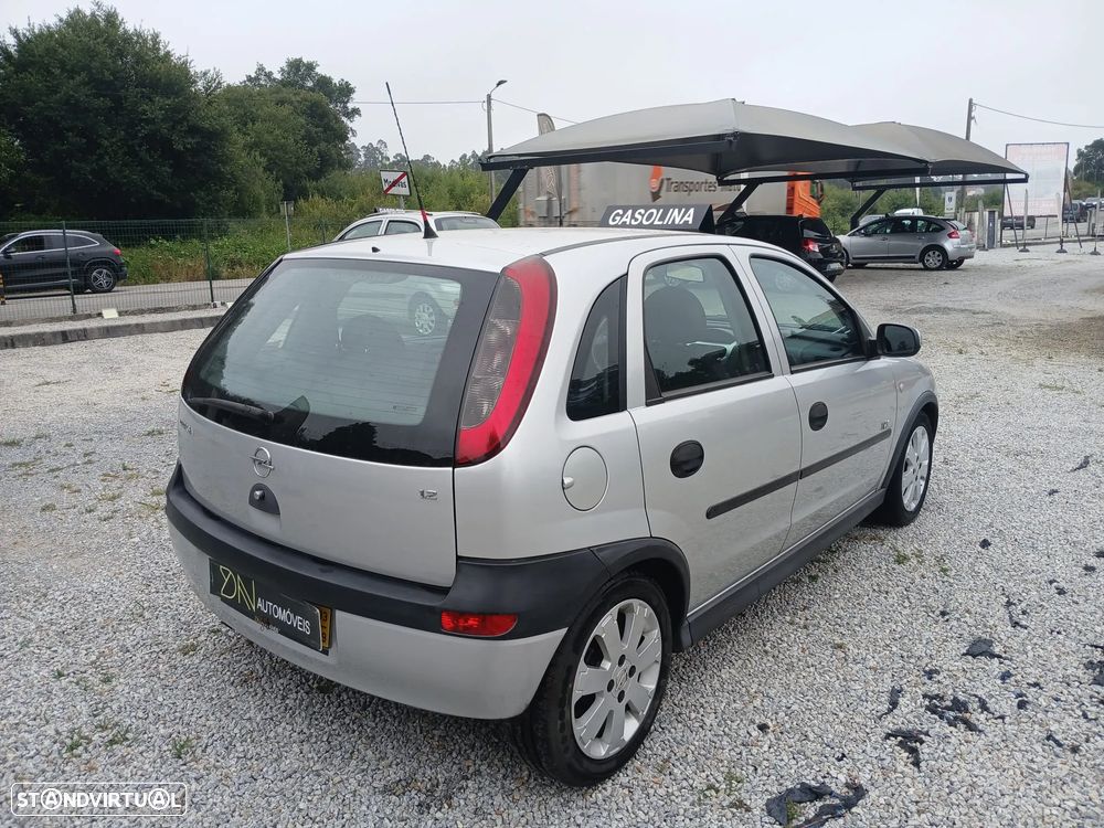 Opel Corsa 1.2 16V Cosmo - 5