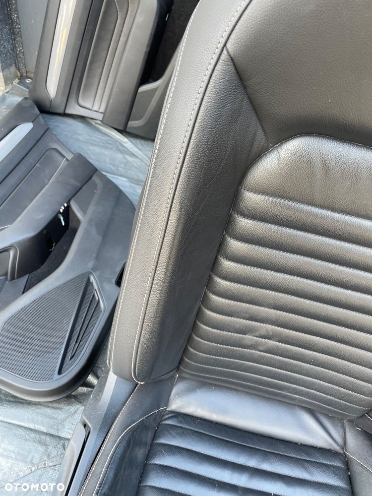 VW Passat B8 LIFT  fotele kanapa boczki skóra - 4