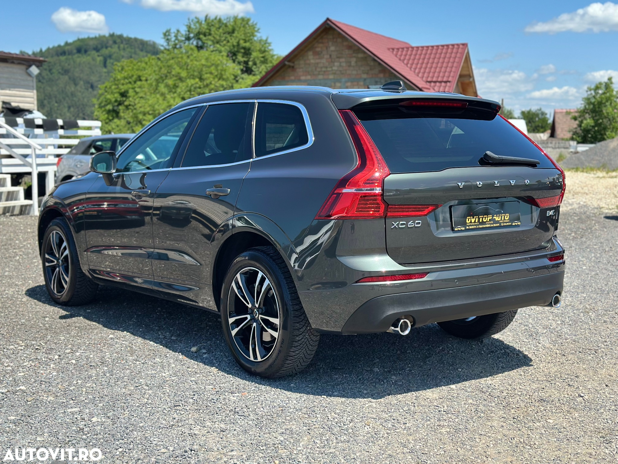 Volvo XC 60 B4 MHEV AT8 AWD Momentum - 4