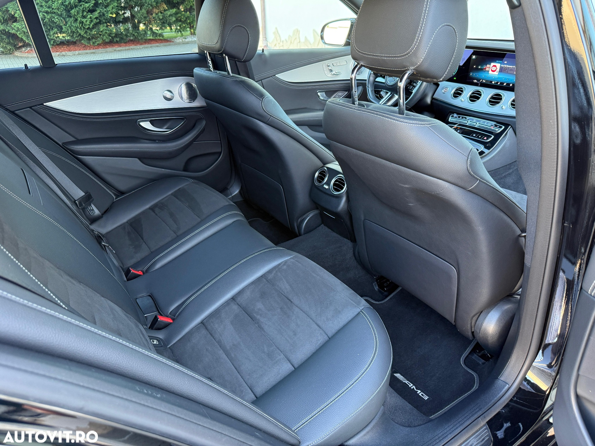Mercedes-Benz E 300 T 9G-TRONIC AMG Line - 9