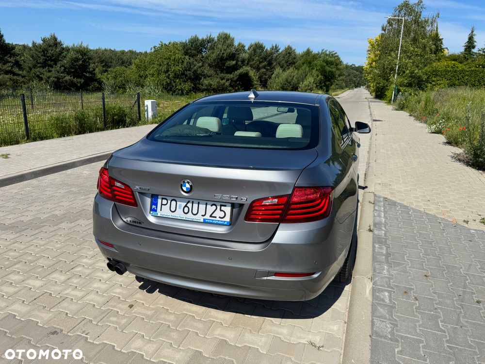 BMW Seria 5 520d xDrive - 10