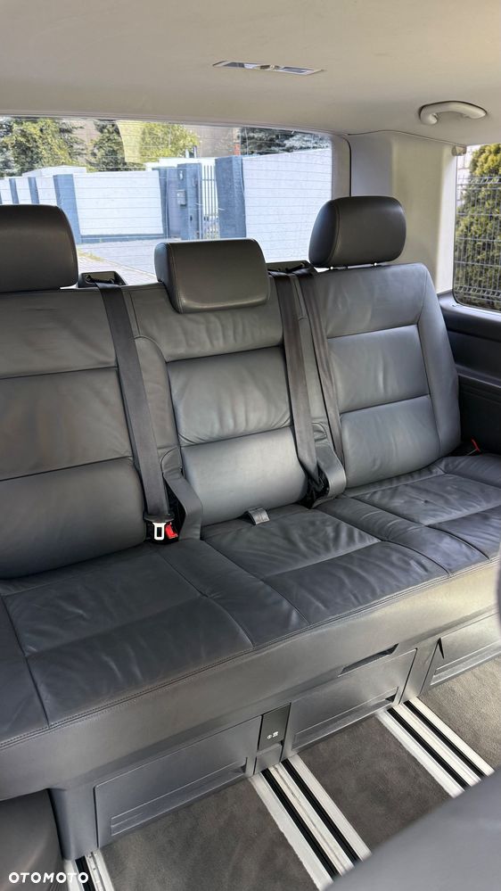 Volkswagen Multivan - 13
