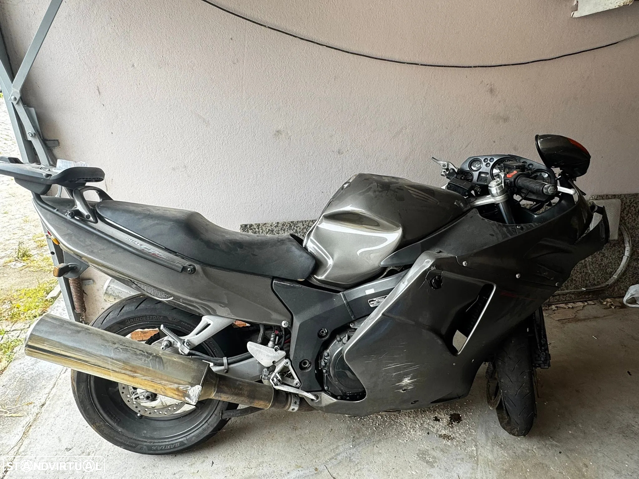 Honda CBR1100XX Peças - 10