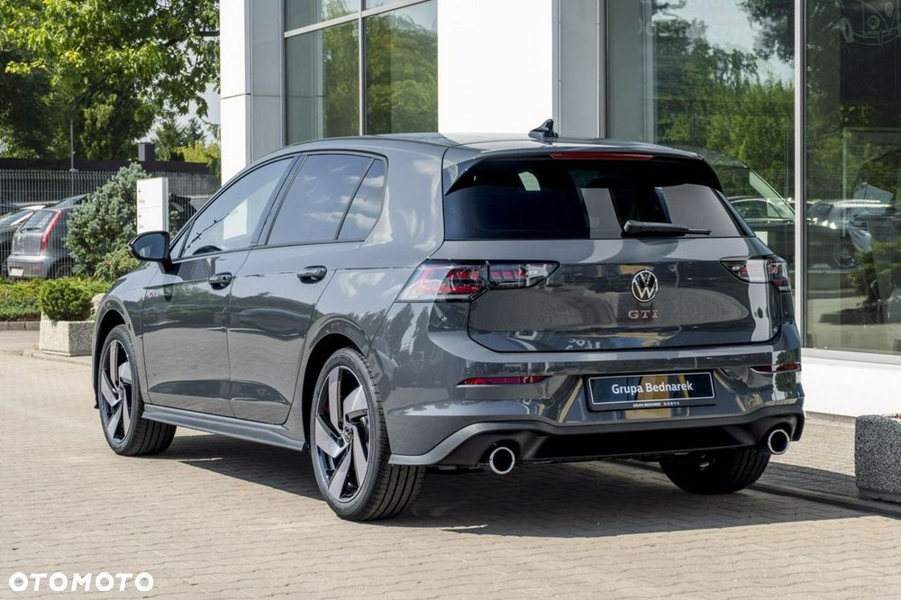 Volkswagen Golf - 8