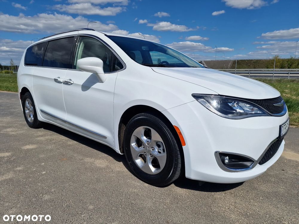 Chrysler Pacifica - 11