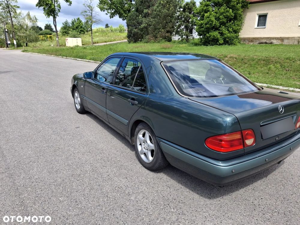 Mercedes-Benz Klasa E ver-200 - 5