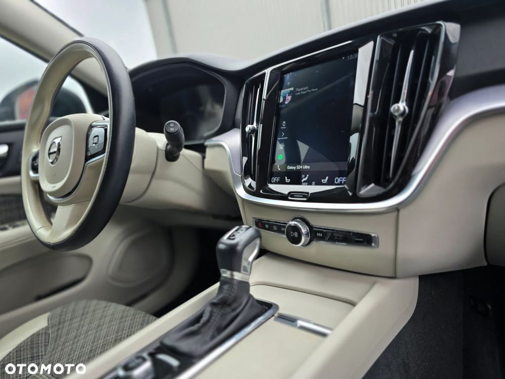 Volvo V60 D4 Geartronic Momentum Pro - 23
