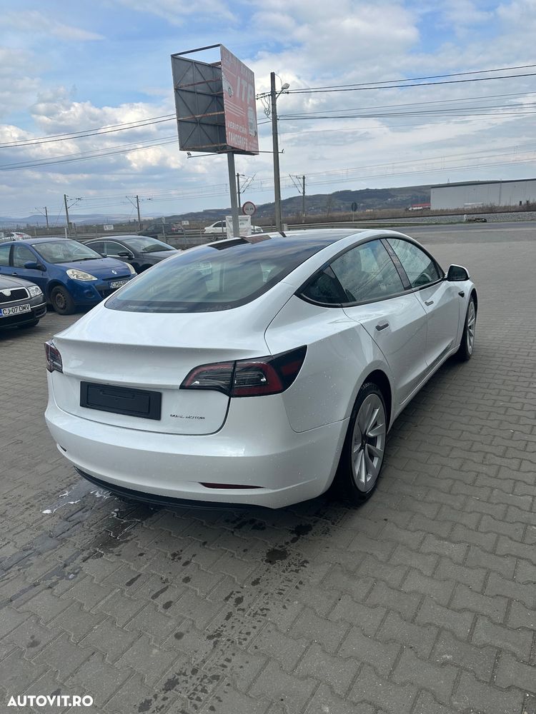 Tesla Model 3 - 6