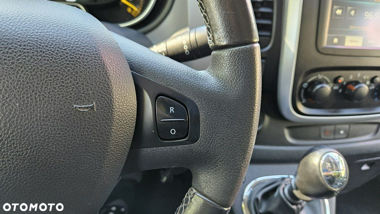 Renault Trafic - 25