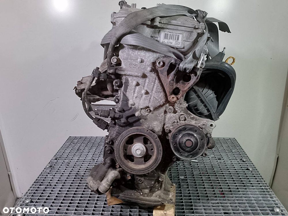 SILNIK TOYOTA COROLLA E15 2ZR-E25W 1.8 16V  2ZR-E25W - 4