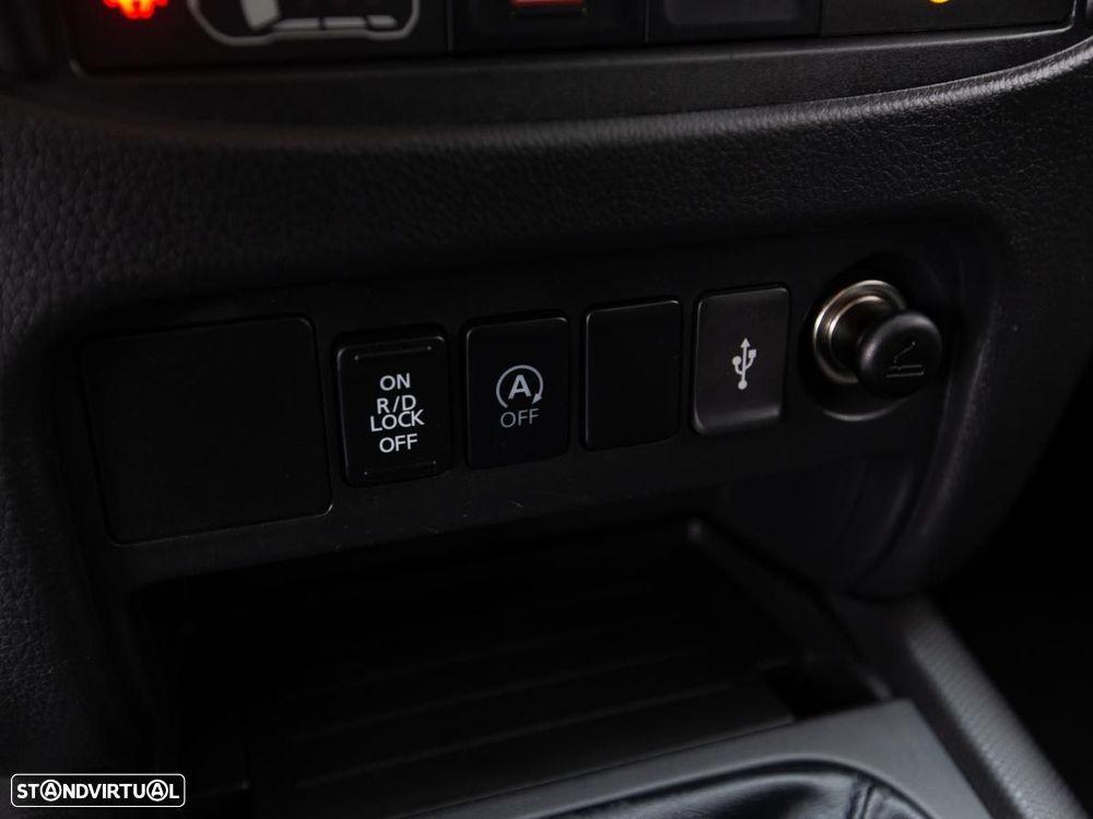 Mitsubishi L200 2.4 DI-D Club Invite 4WD c/IVA - 16