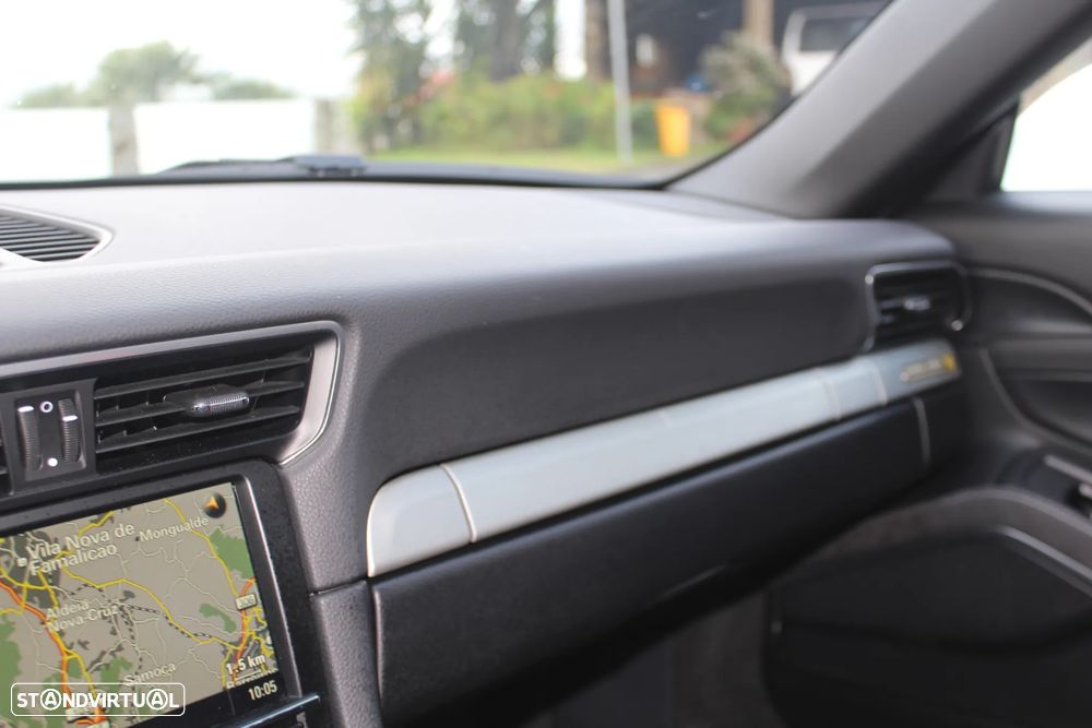 Porsche 911 Série F - 33