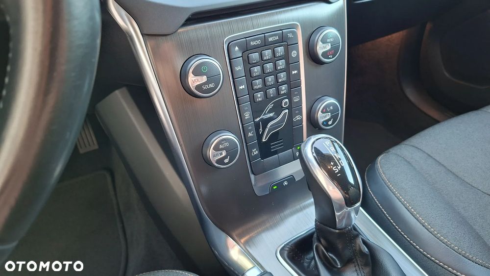Volvo V40 Cross Country - 14