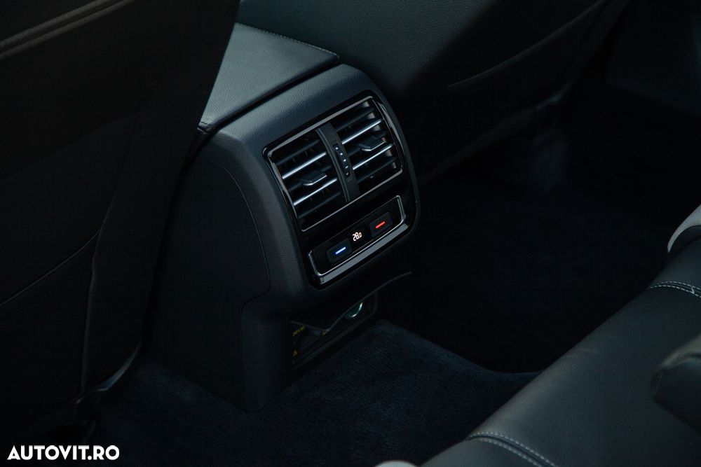 Volkswagen Passat Variant 2.0 TDI DSG 4Motion Highline - 36