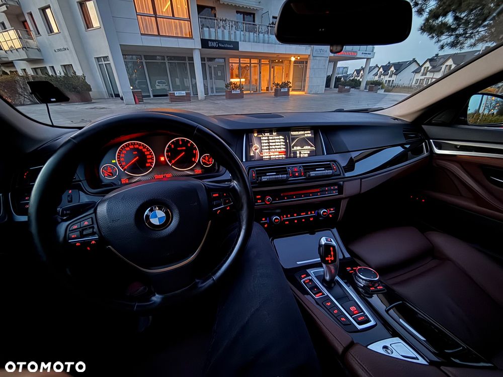 BMW Seria 5 530d xDrive Luxury Line - 3