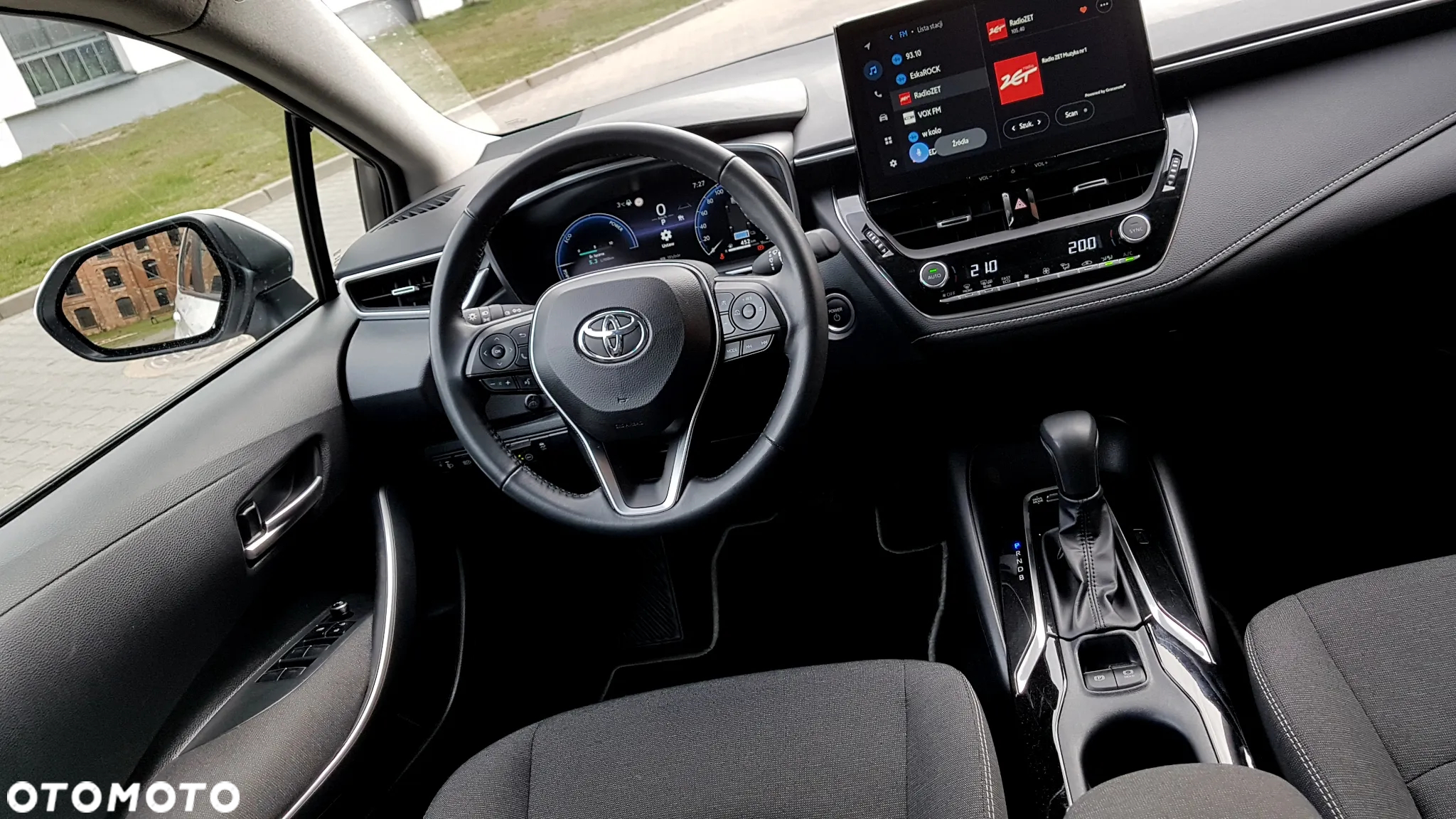 Toyota Corolla 1.8 Hybrid Comfort - 28