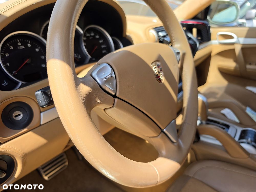 Porsche Cayenne Tiptronic S GTS - 24