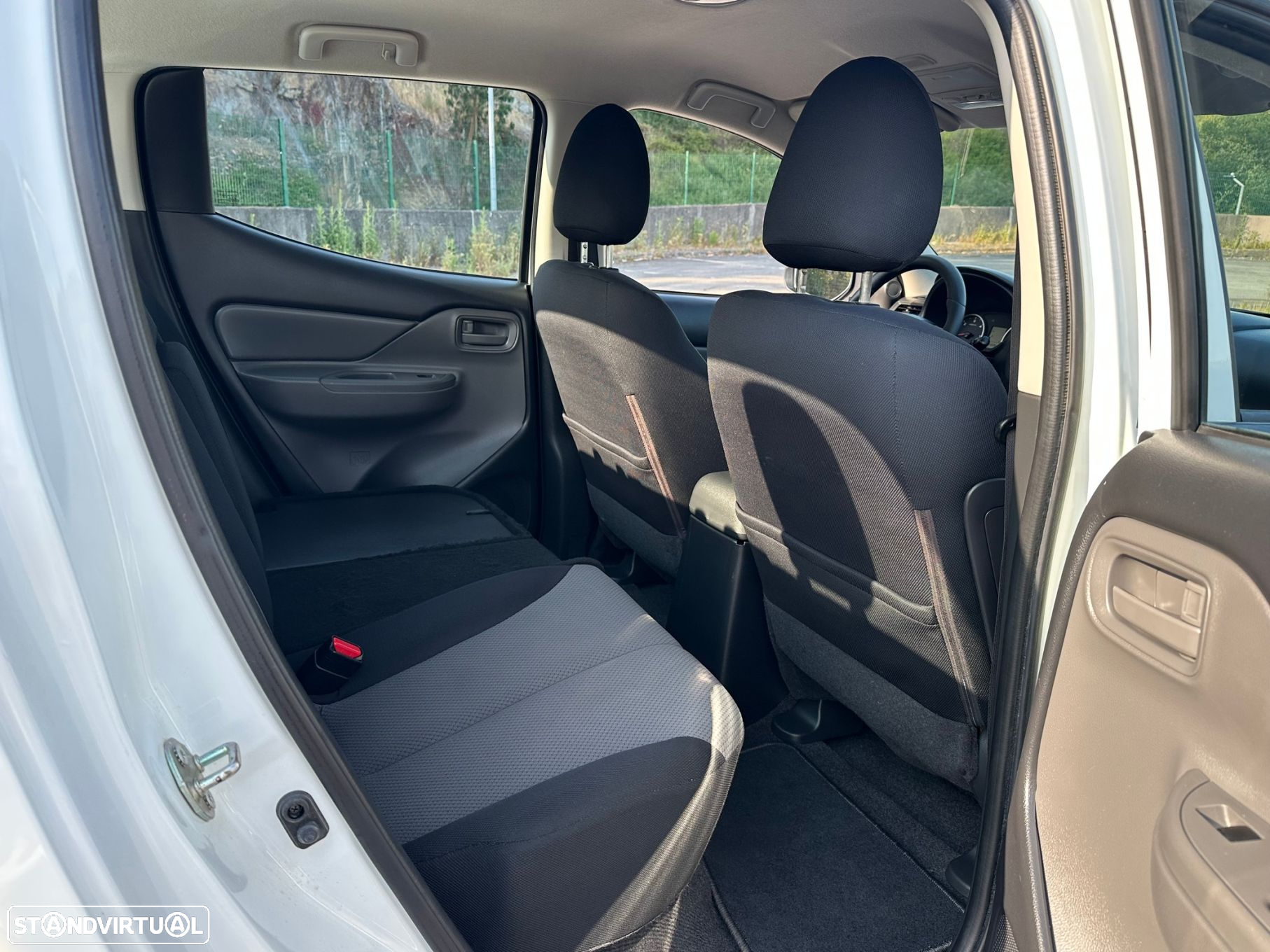 Mitsubishi L200 2.4 DI-D CD Invite 4WD - 18