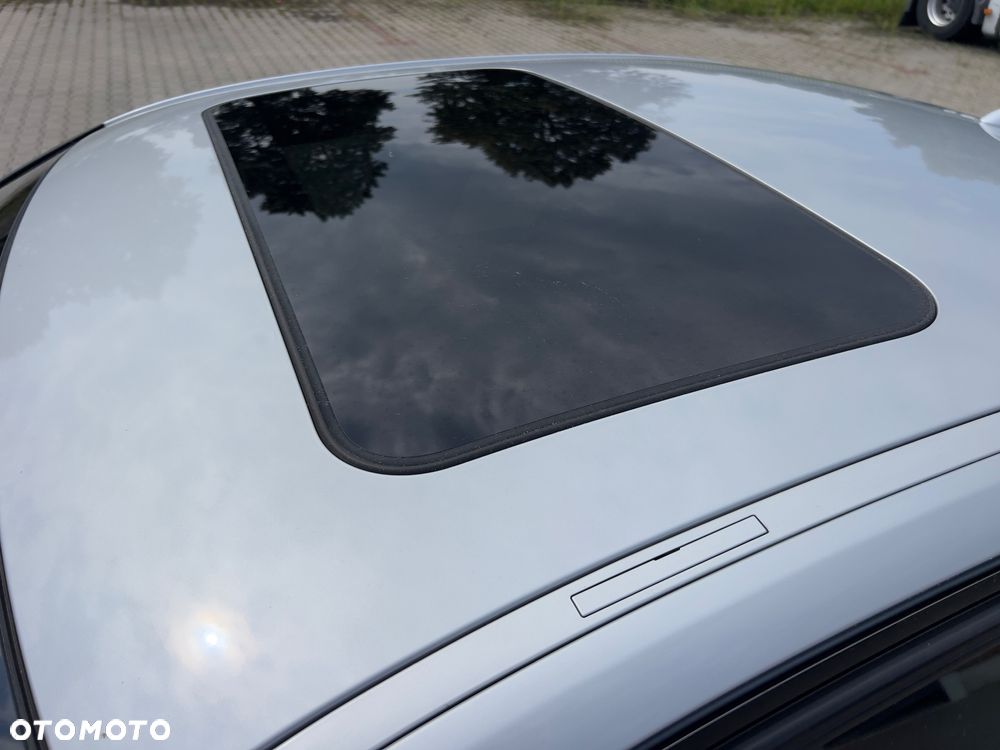 BMW Seria 3 335i Sport-Aut Luxury Line - 24