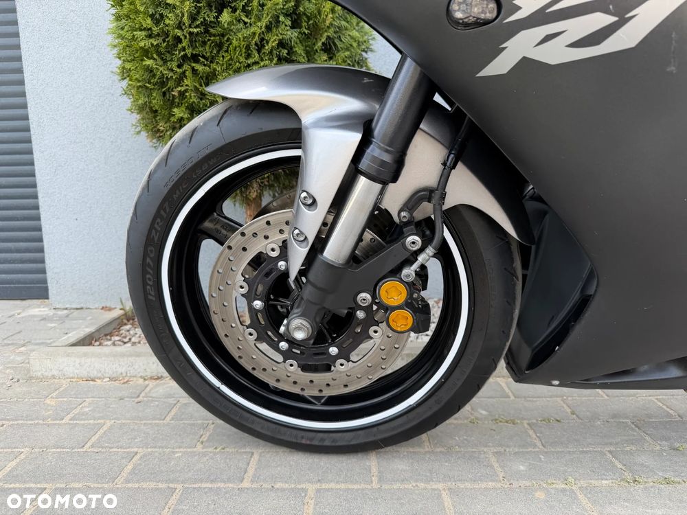 Yamaha R1 - 39
