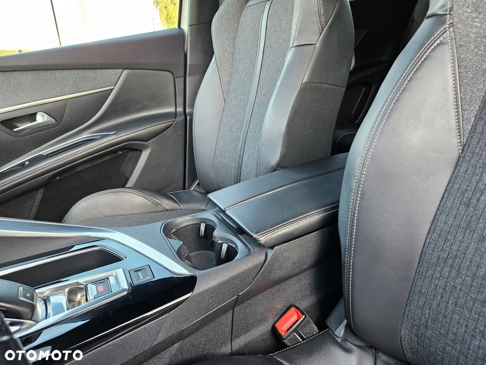 Peugeot 5008 1.6 BlueHDi Style 7os - 32