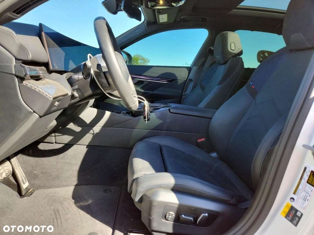 BMW i5 - 9
