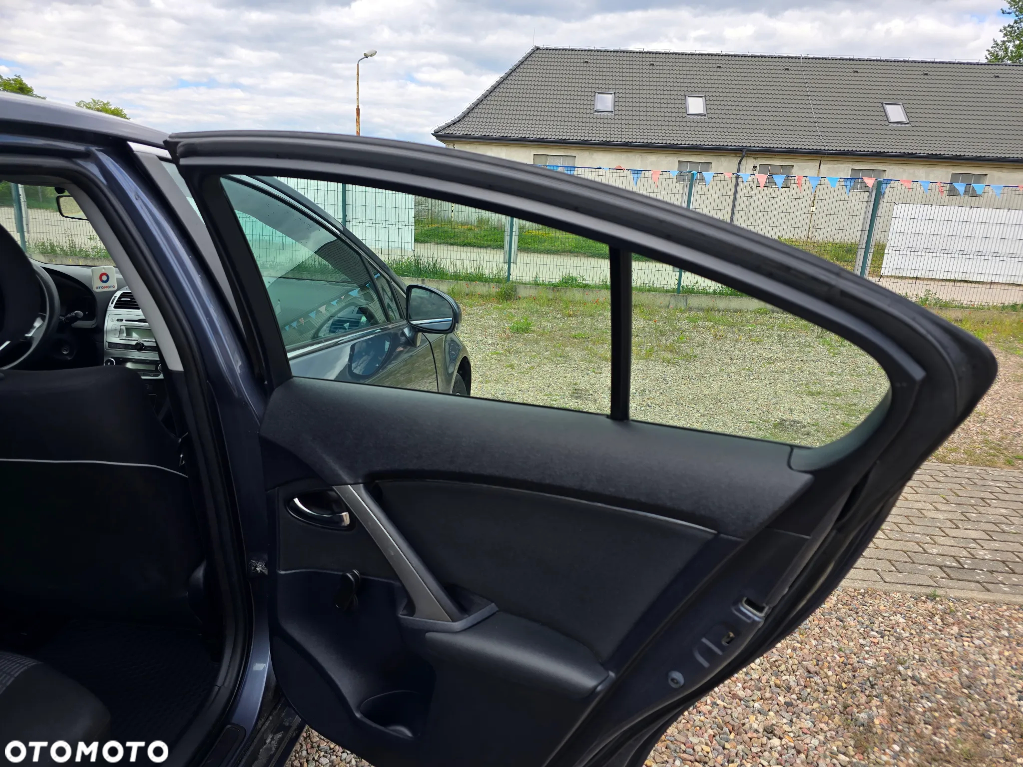 Toyota Avensis 2.0 D-4D Luna - 11