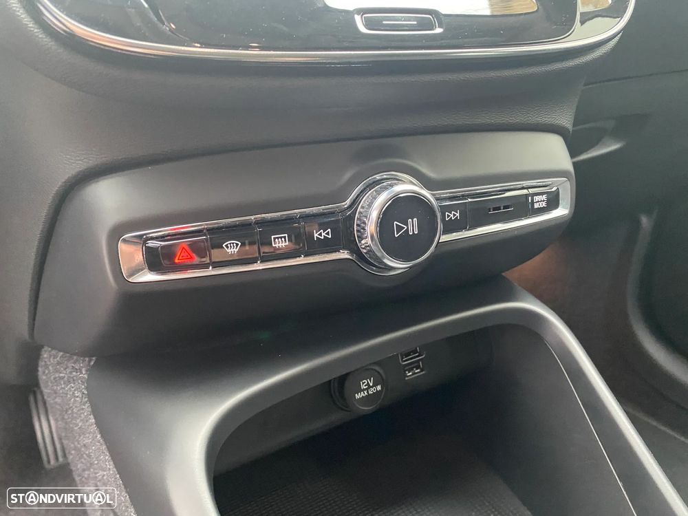 Volvo XC 40 2.0 D3 Momentum Plus Geartronic - 29