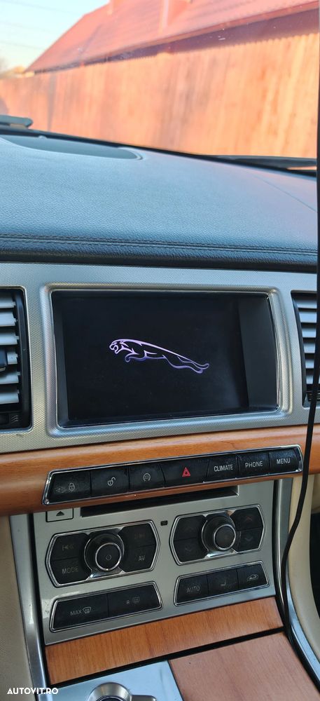 Jaguar XF 2.2D - 7