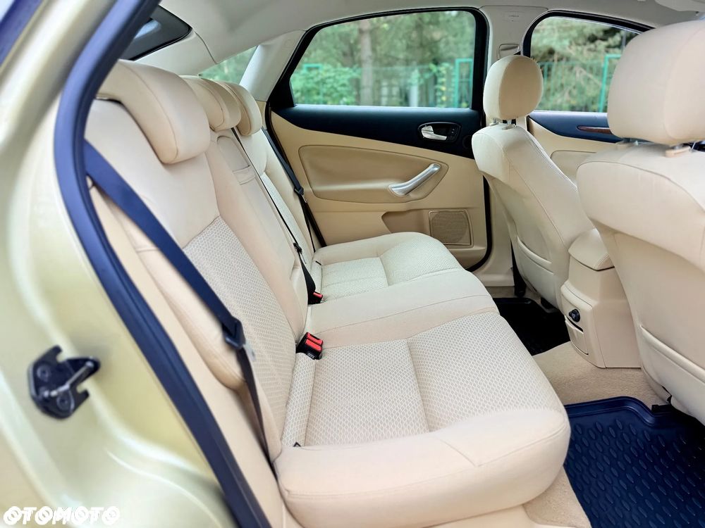 Ford Mondeo 2.0 FF Ghia - 10