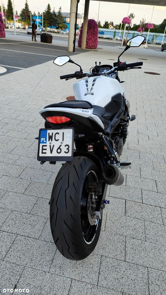 Suzuki GSR - 18