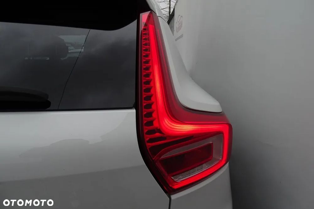 Volvo XC 40 T4 AWD Momentum Pro - 19