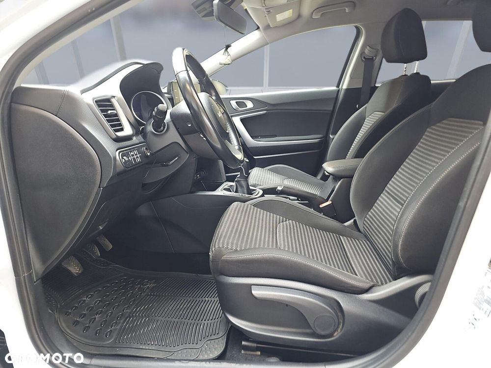 Kia Ceed 1.5 T-GDI M - 9