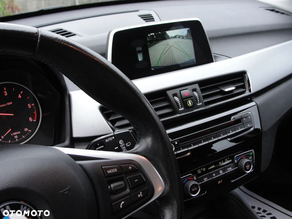BMW X1 sDrive18d xLine - 22