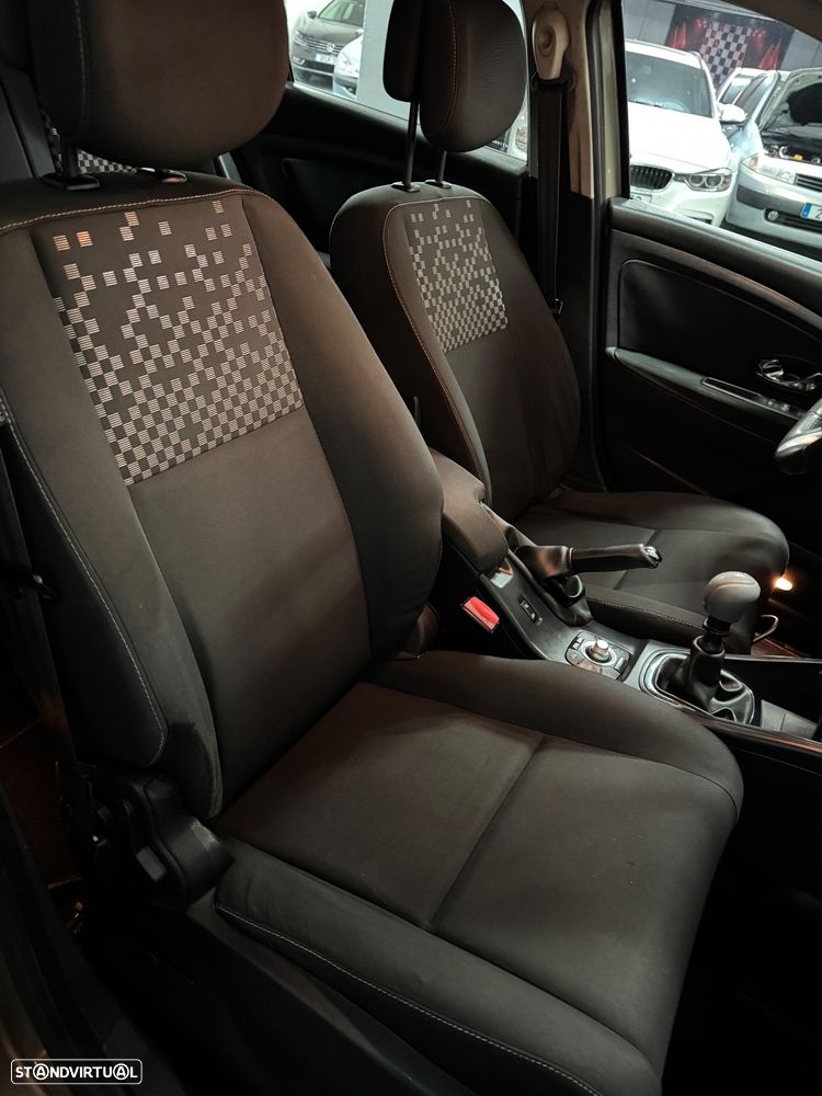 Renault Mégane Sport Tourer 1.5 dCi Dynamique SS - 13