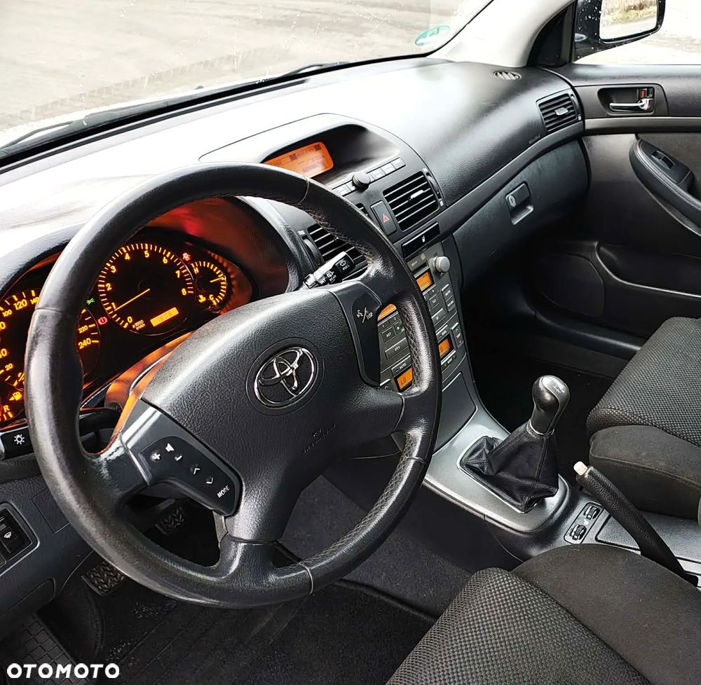 Toyota Avensis 1.8 VVT-i - 30