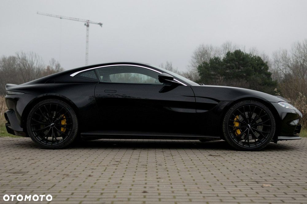 Aston Martin Vantage - 8