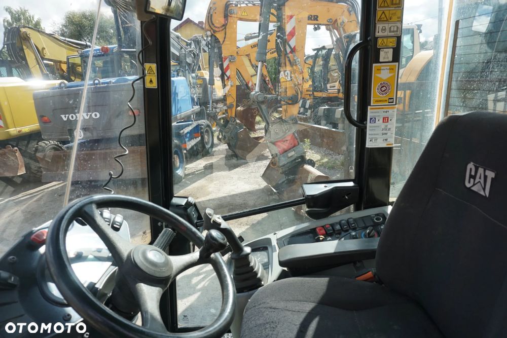 Caterpillar CAT 908 M - 9