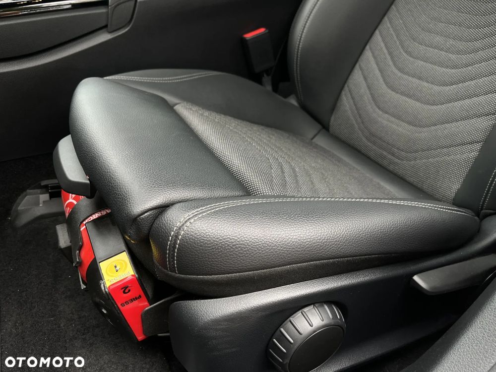 Mercedes-Benz CLA 180 Progressive 7G-DCT - 12